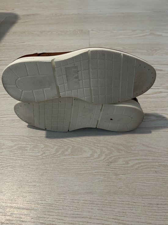 Taft Brown Leather Wingtip Derby with White Sole. Only worn once. main image 5